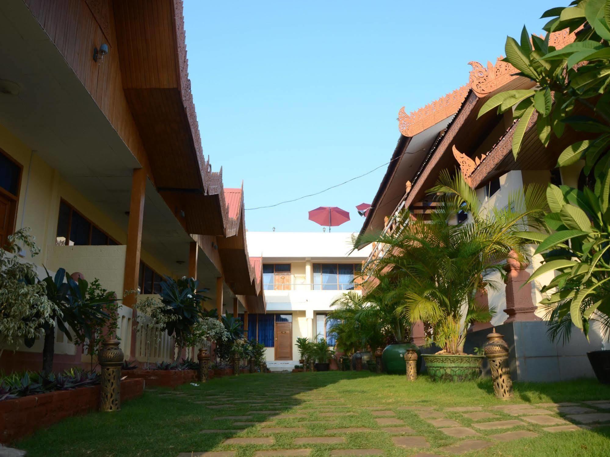 Manisanda Hotel Bagan Exterior photo